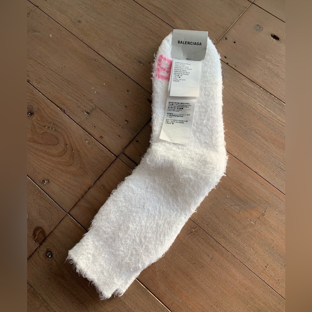 BALENCIAGA homewear fuzzy socks white pink logo NWT - Picture 6 of 6